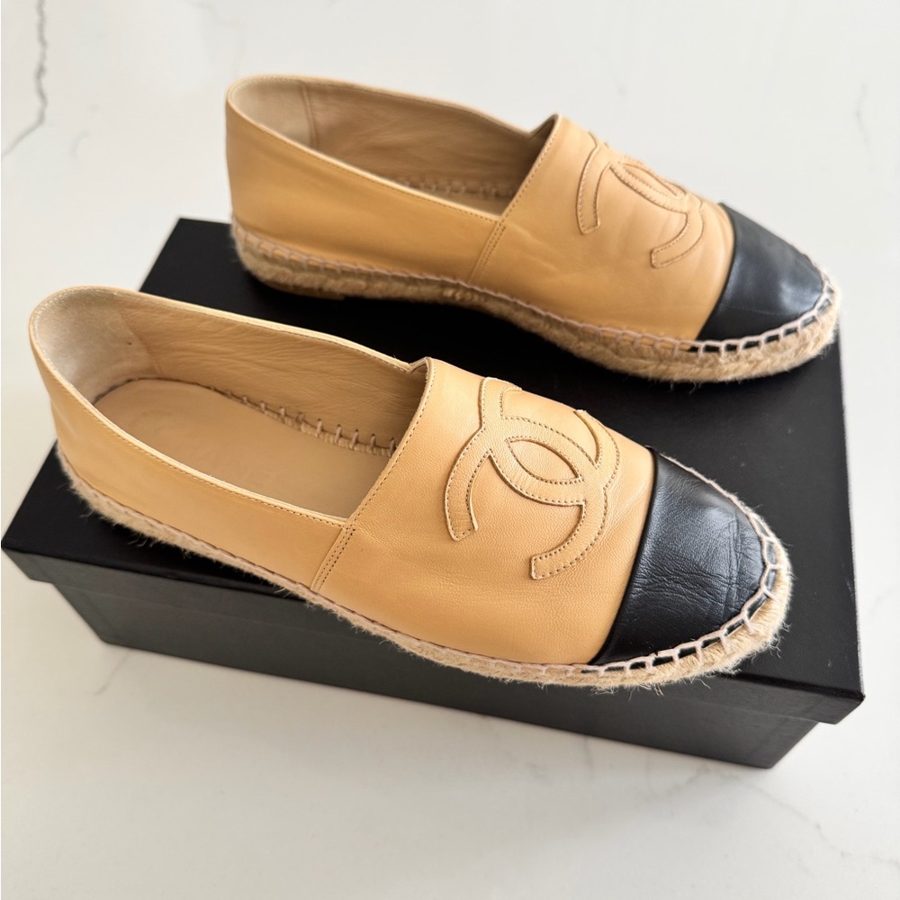 CHANEL Tan and Black Espadrilles Size 37 - Picture 3 of 8
